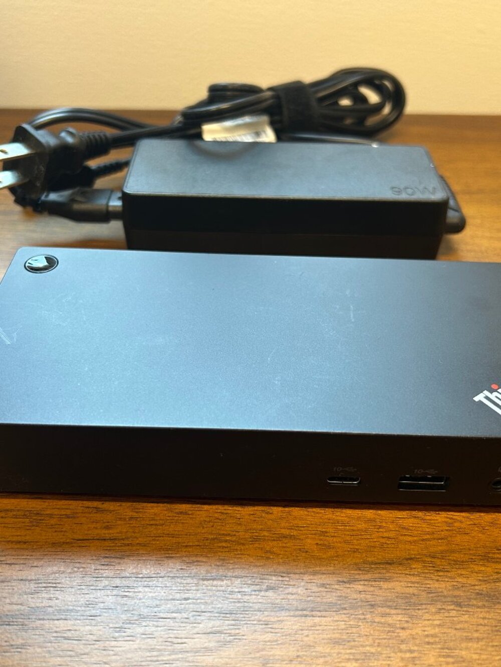 Lenovo ThinkPad Universal 90 W USB-C Dock & Power Adapter